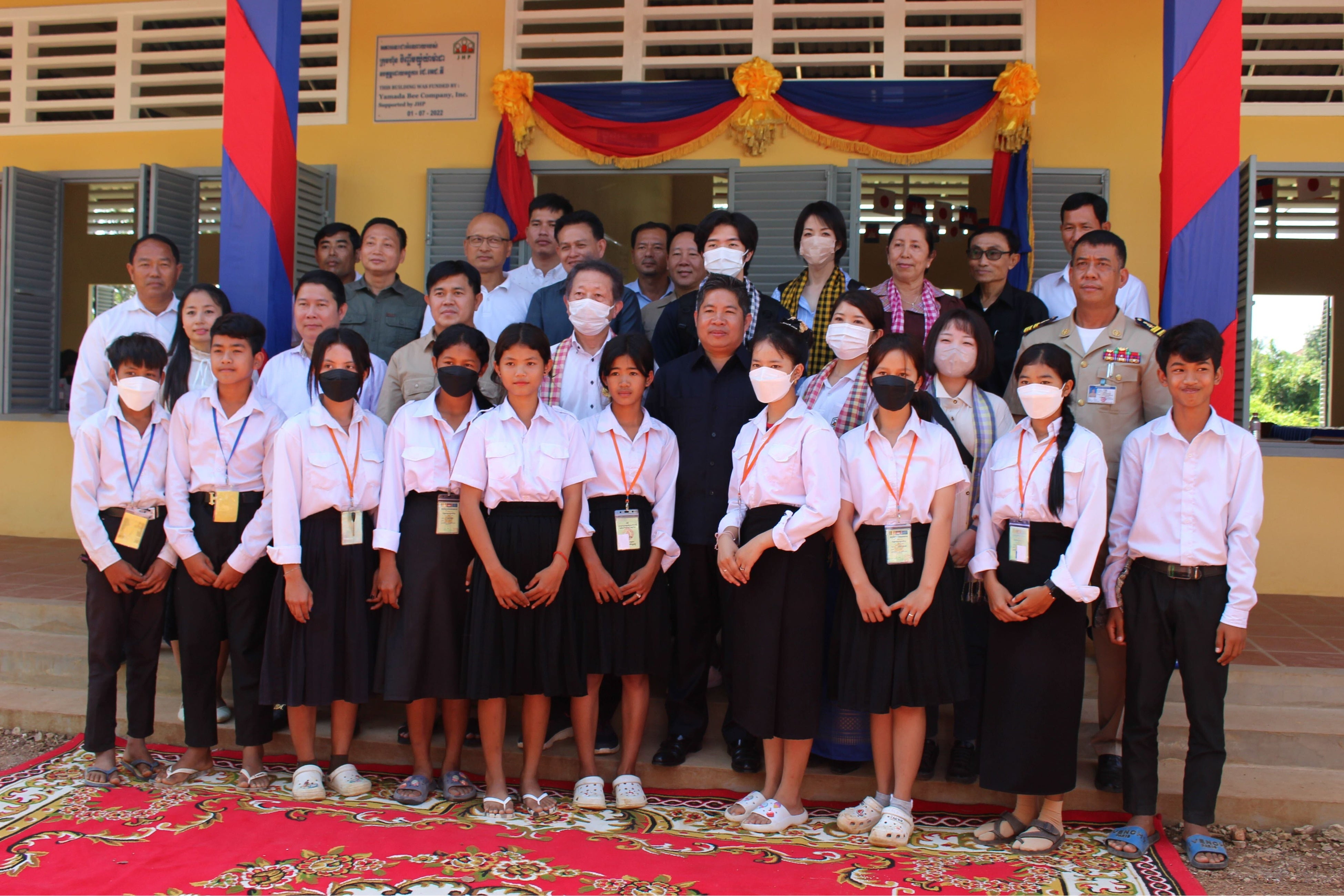 タナック中学校の生徒や先生、来賓の方々、当社従業員