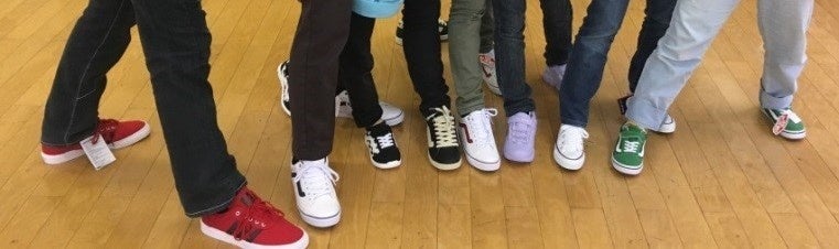 靴の色や形などを、子供たち一人ひとりに希望を 伺ってプレゼントしています。