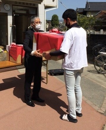 過去の寄贈の様子