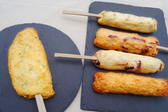 大人気棒シリーズ（画像左側：チーズ棒、画像右側の上から：あさりホタテ棒、いか棒、たこ棒、エビマヨ棒）