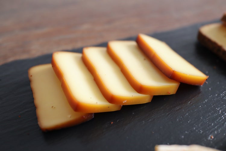 期間中の購入でスモークチーズをプレゼント！