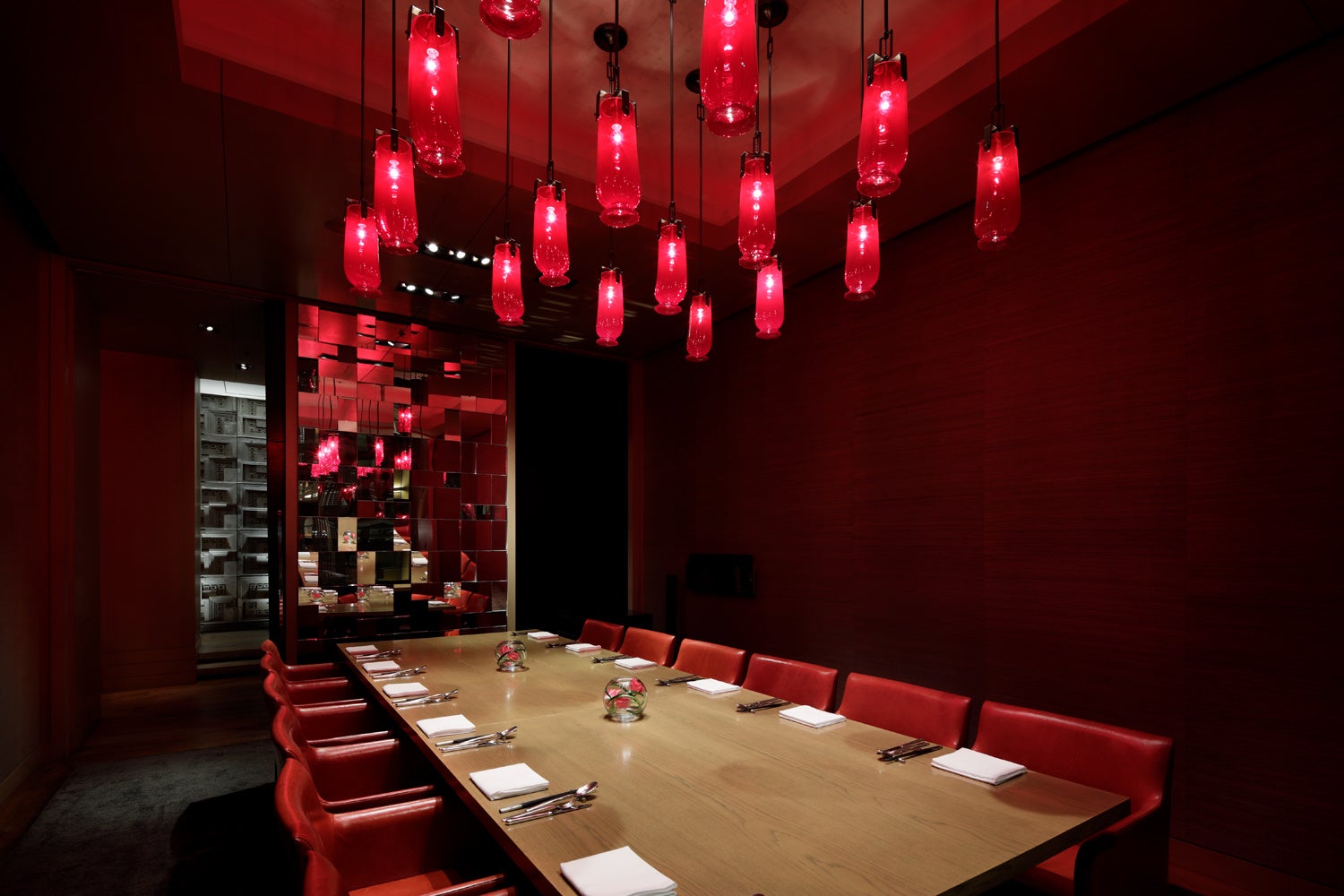 個室（一例）「レッド」