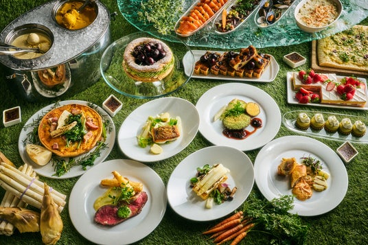 ホワイトアスパラガスを添えたローストビーフなど6種から選べるメインと約20種の春食材の前菜&チェリーや抹茶をつかったスイーツも堪能 テラス席やシャンパンフリーフロー付プランも選べる春のセミビュッフェ ホワイトアスパラガスを添えたローストビーフなど6種から選べるメインと約20種の春食材の前菜&チェリーや抹茶をつかったスイーツも堪能 テラス席やシャンパンフリーフロー付プランも選べる春のセミビュッフェ