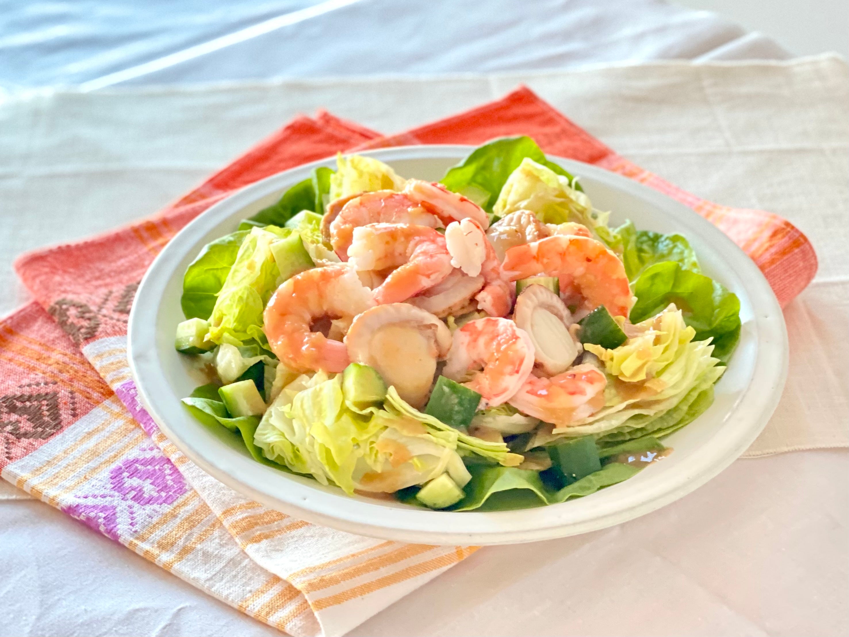 調理例：シャキシャキレタスとシーフードのサラダ