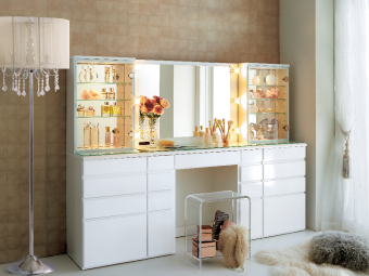 ガラスキャビネット付きチェストとのコーディネート