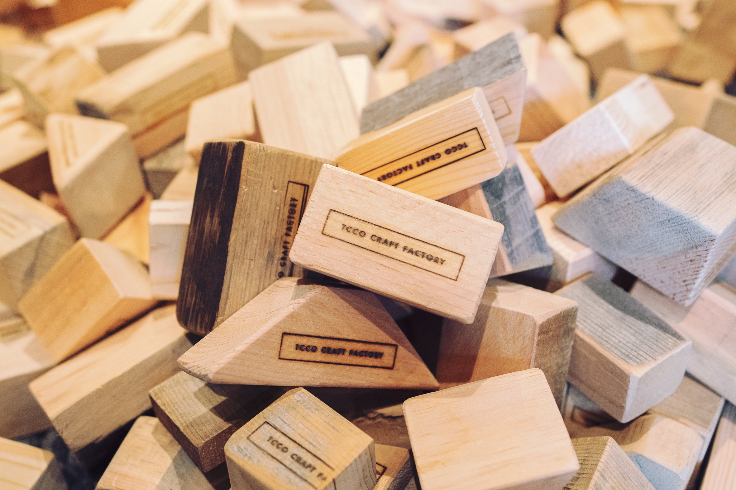 大切な資源を捨てたくない 建築現場で生じる大量の余剰材を捨てずに有効活用した サステナブルな積み木セット ふぞろい こども つみき Tccoのプレスリリース