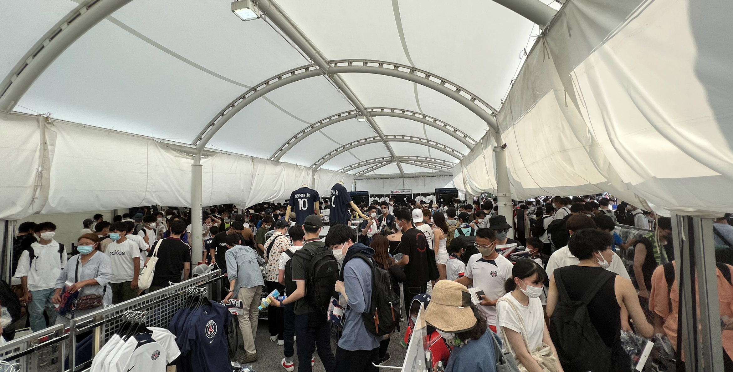 最終大幅お値引き！PSGジャパンツアーパーカー＆扇子 ファナティクス×PSG、1日のグッズ売上が1億円を突破、『パリ