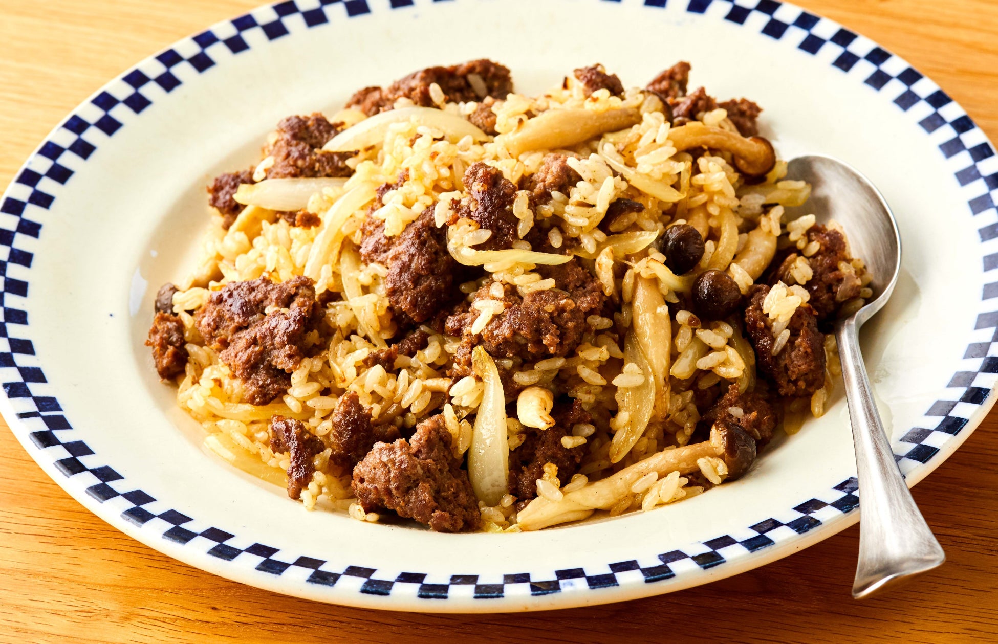 煮込みハンバーグの素で作る <スパイシーハンバーグライス>