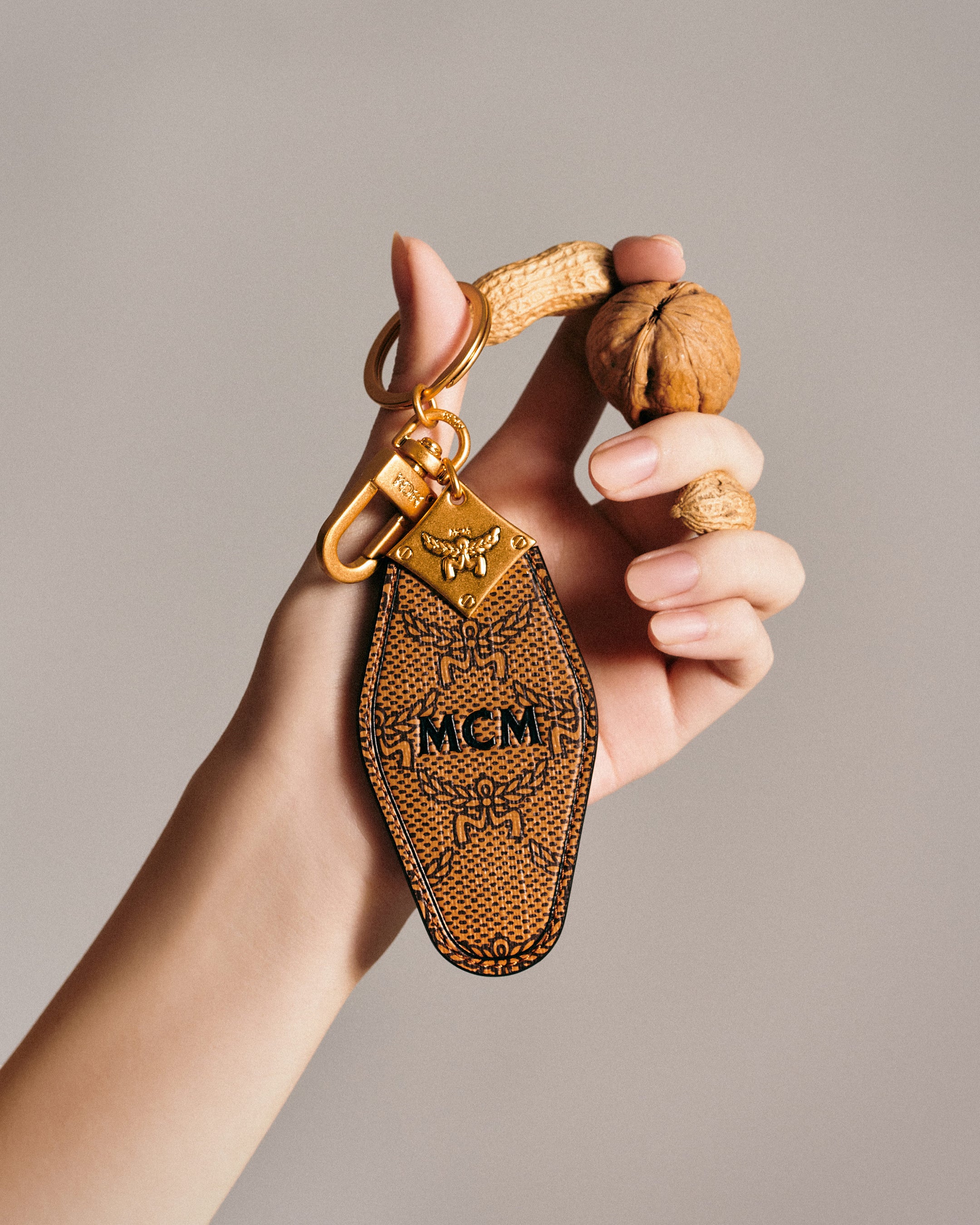 MCMの新アイコンとなる〈ローレトス〉を発表 | MCM FASHION