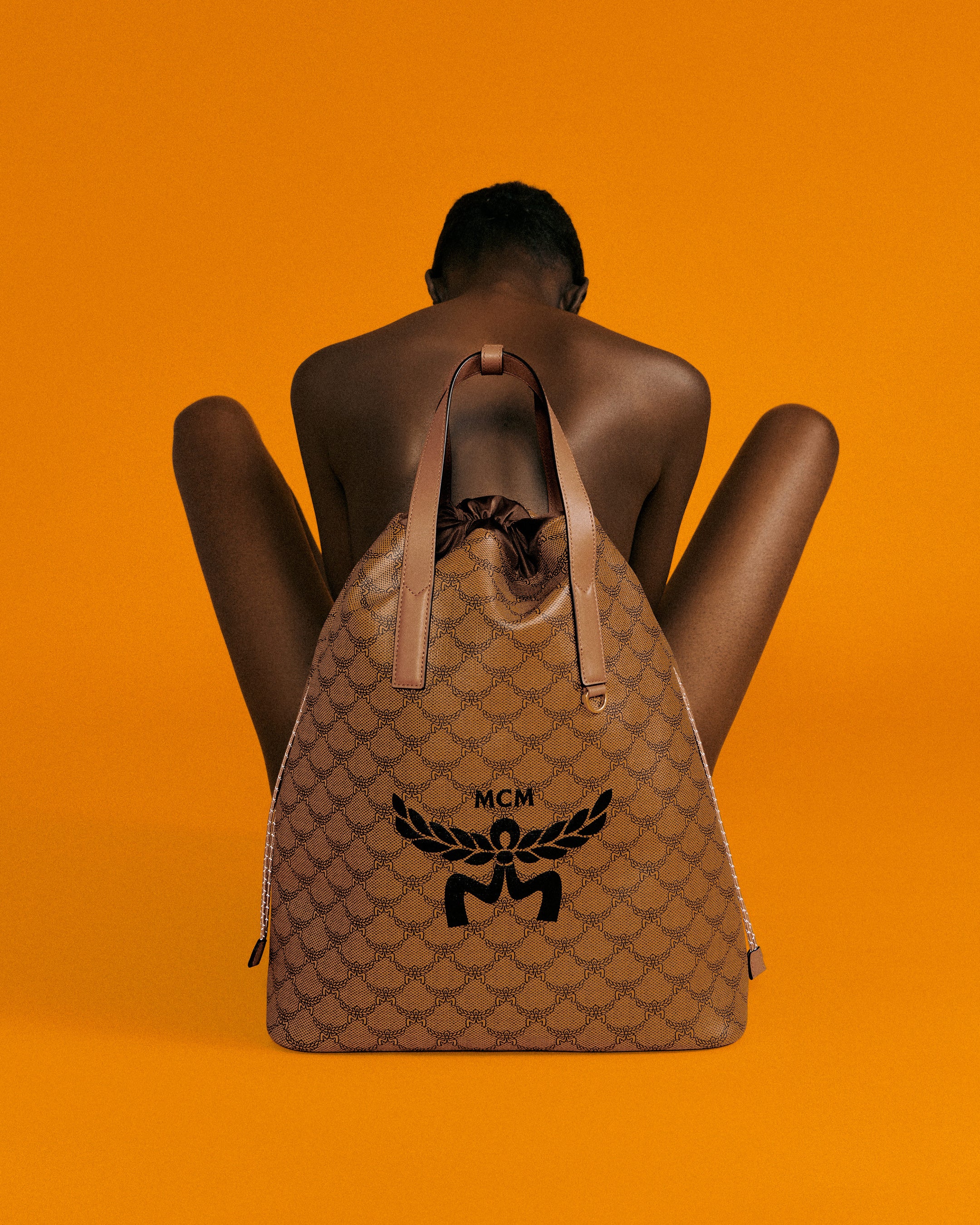 MCMの新アイコンとなる〈ローレトス〉を発表 | MCM FASHION