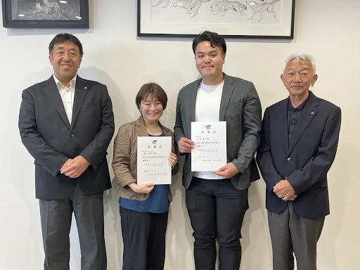 写真左から、丹波山村長 木下喜人様、株式会社エージェント 及川葉月、山田ダニエルフェルナンド星一