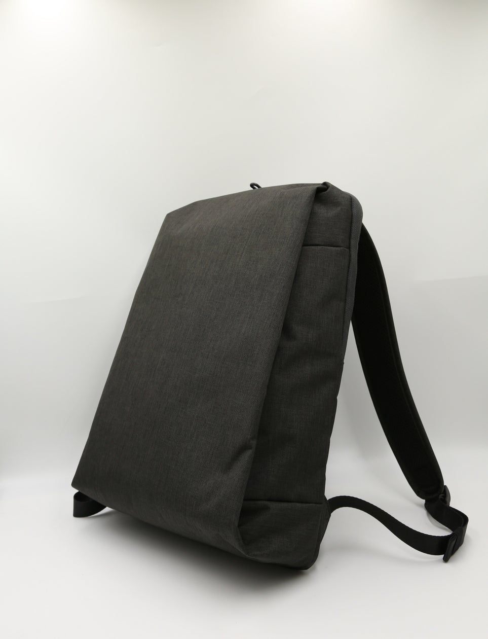 背負いやすさを追求したバッグが登場人間工学に基づいて考えられたリュック「SOU(ソウ)」はるやまメンズにて取り扱い開始