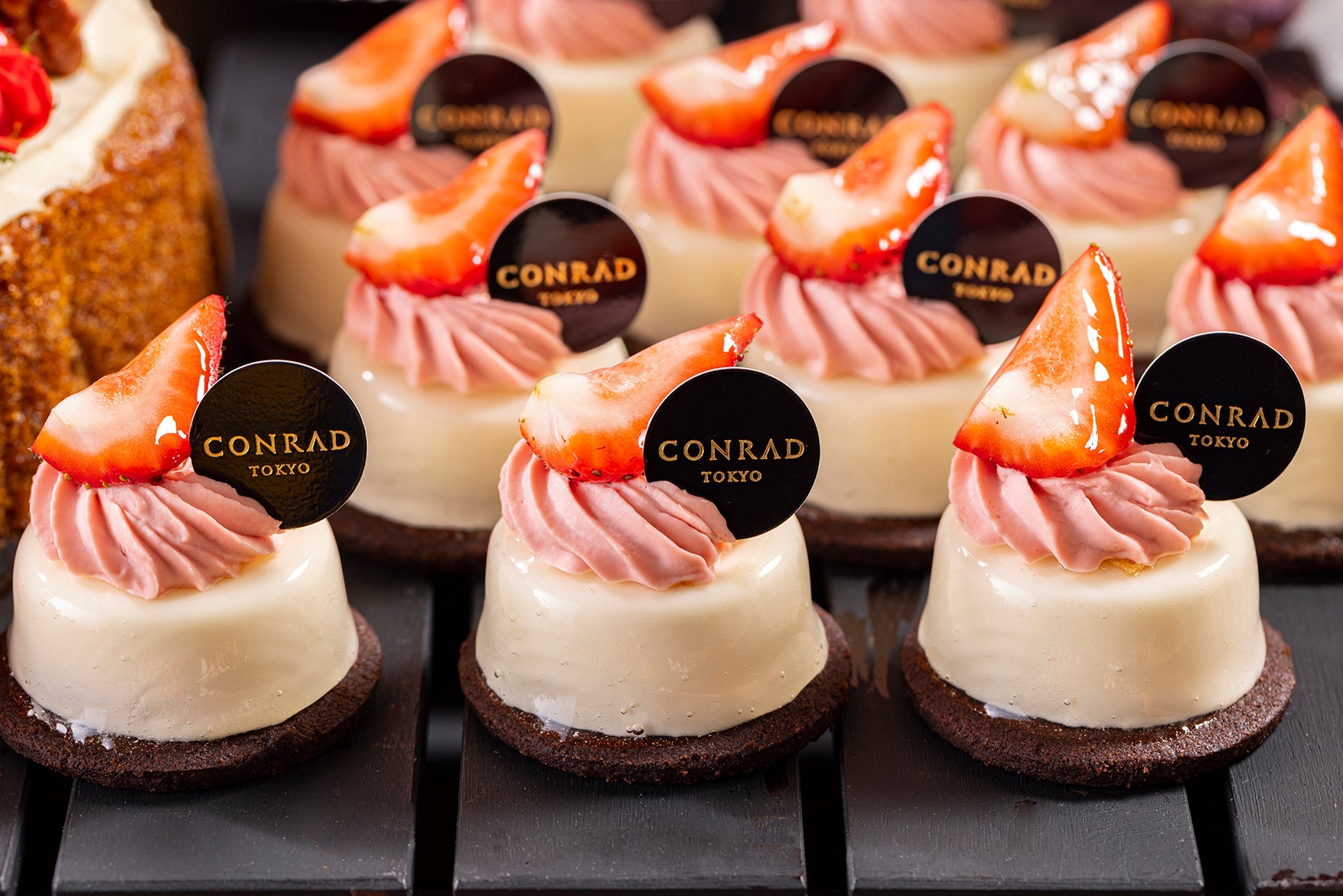 コンラッド東京 12月30日 金 より ストロベリー イン 二ューヨーク スイーツビュッフェを開催 コンラッド東京のプレスリリース コンラッド東京 12月30日 金 より ストロベリー イン 二ューヨーク スイーツビュッフェを開催 コンラッド東京のプレスリリース