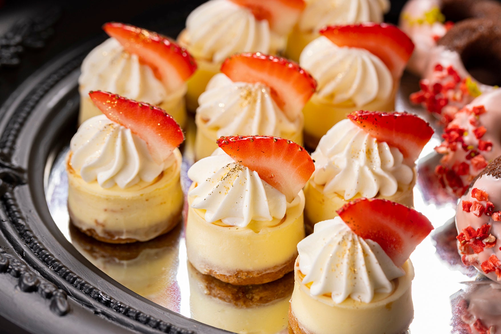 コンラッド東京 12月30日 金 より ストロベリー イン 二ューヨーク スイーツビュッフェを開催 コンラッド東京のプレスリリース コンラッド東京 12月30日 金 より ストロベリー イン 二ューヨーク スイーツビュッフェを開催 コンラッド東京のプレスリリース