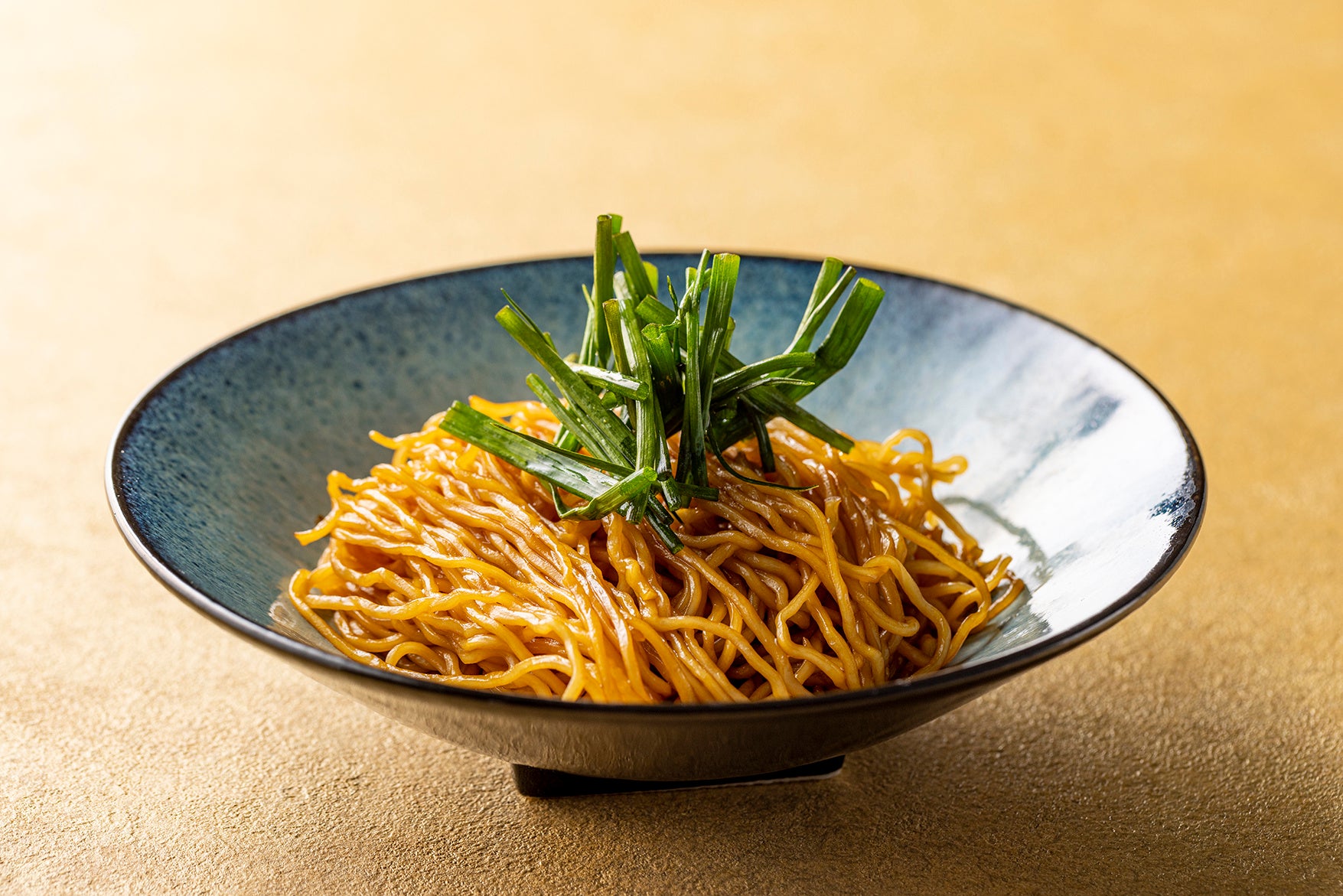 トリュフオイルと葱油、醤油の和え麺