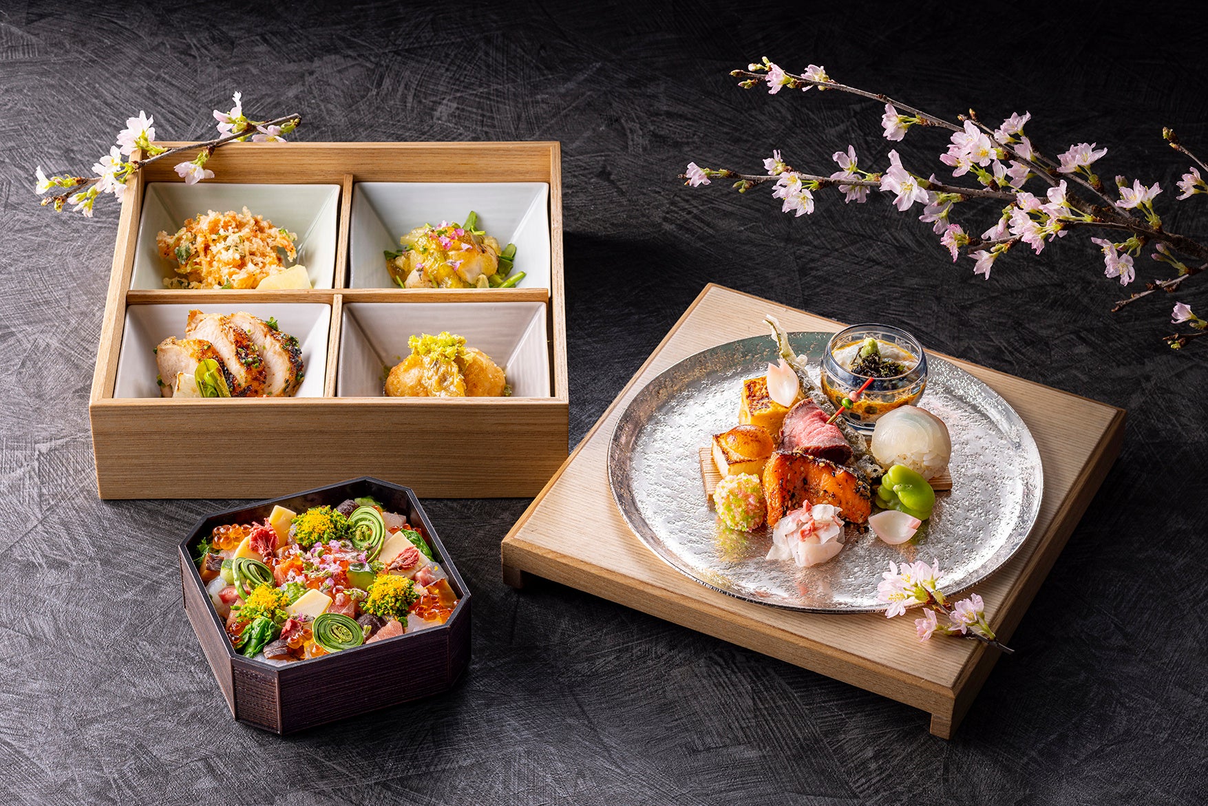 日本料理「風花」　箱弁当　桜花