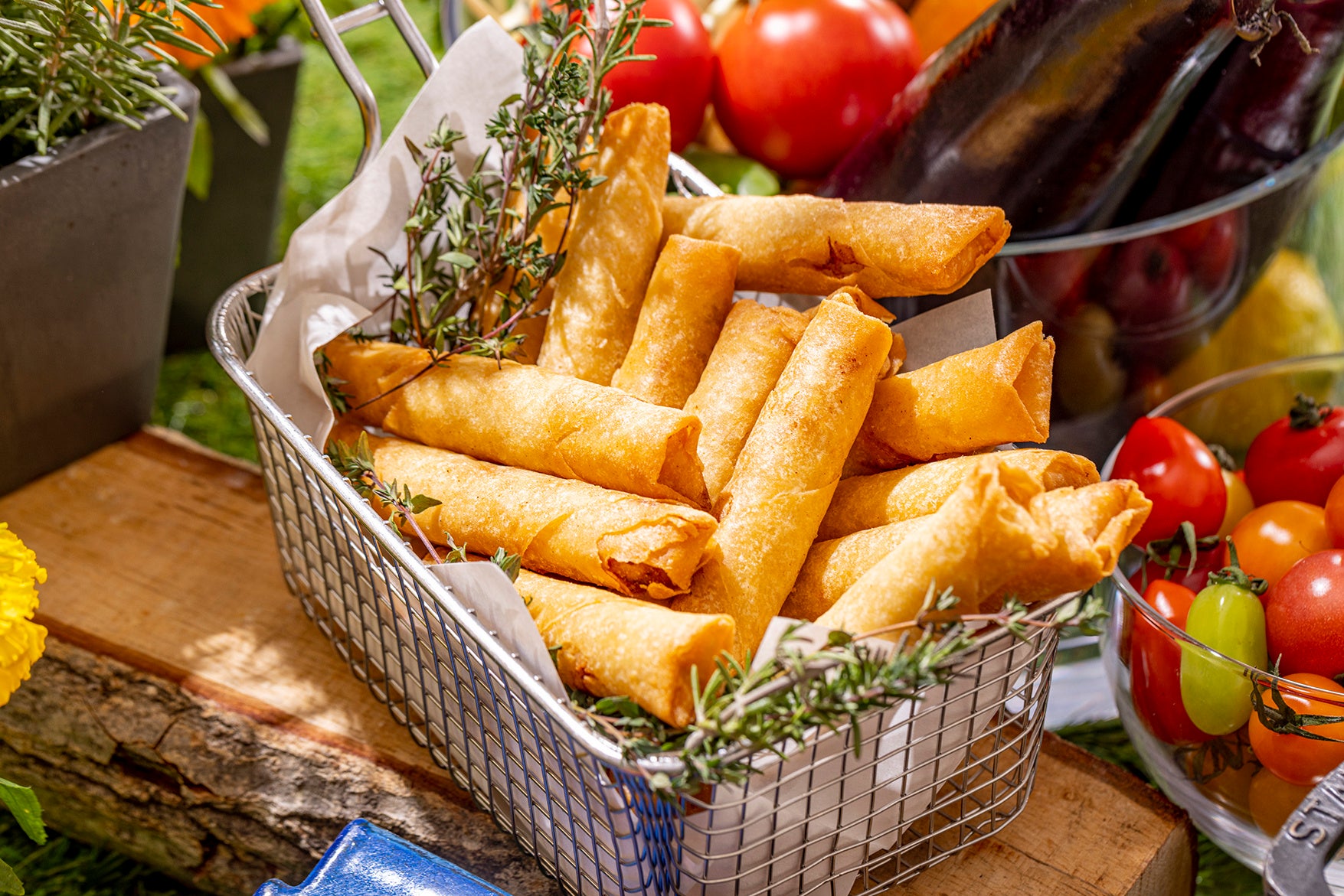 辛子蓮根のサモサ　タヒーニヨーグルトソース