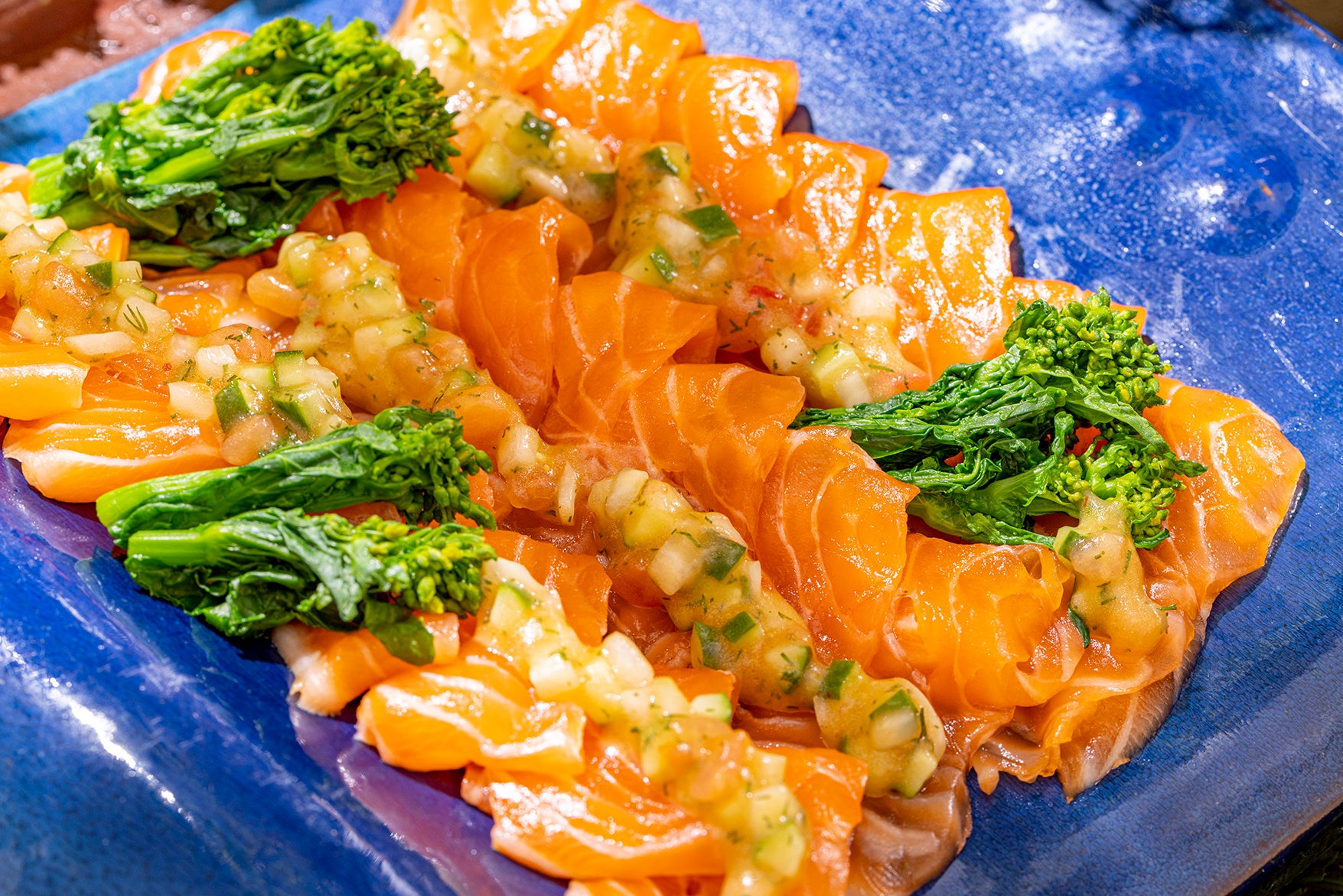 マリネサーモンと菜の花　柚子胡椒のラビゴットソース