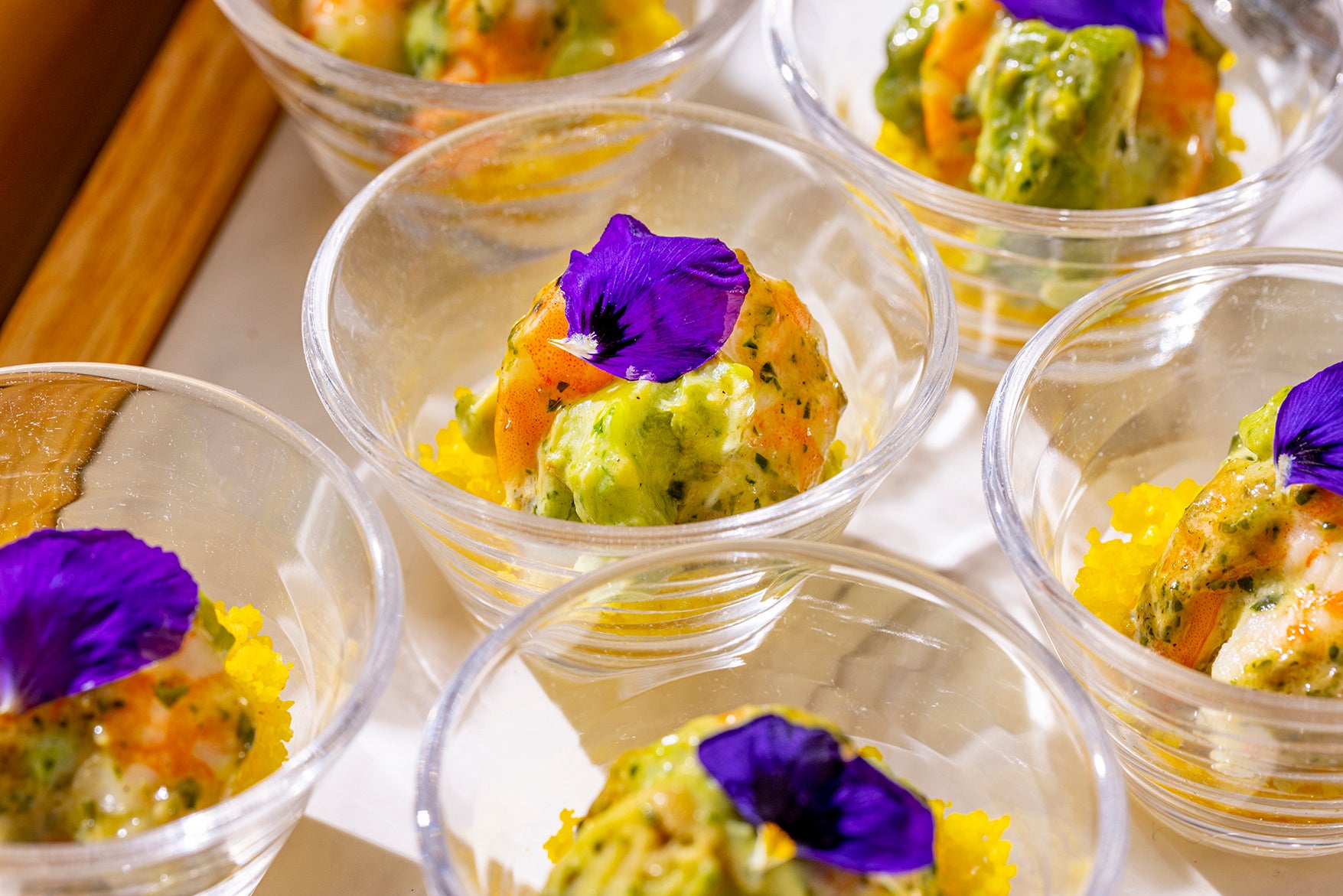 サフランクスクスと海老アボカドのバジルマヨネーズ