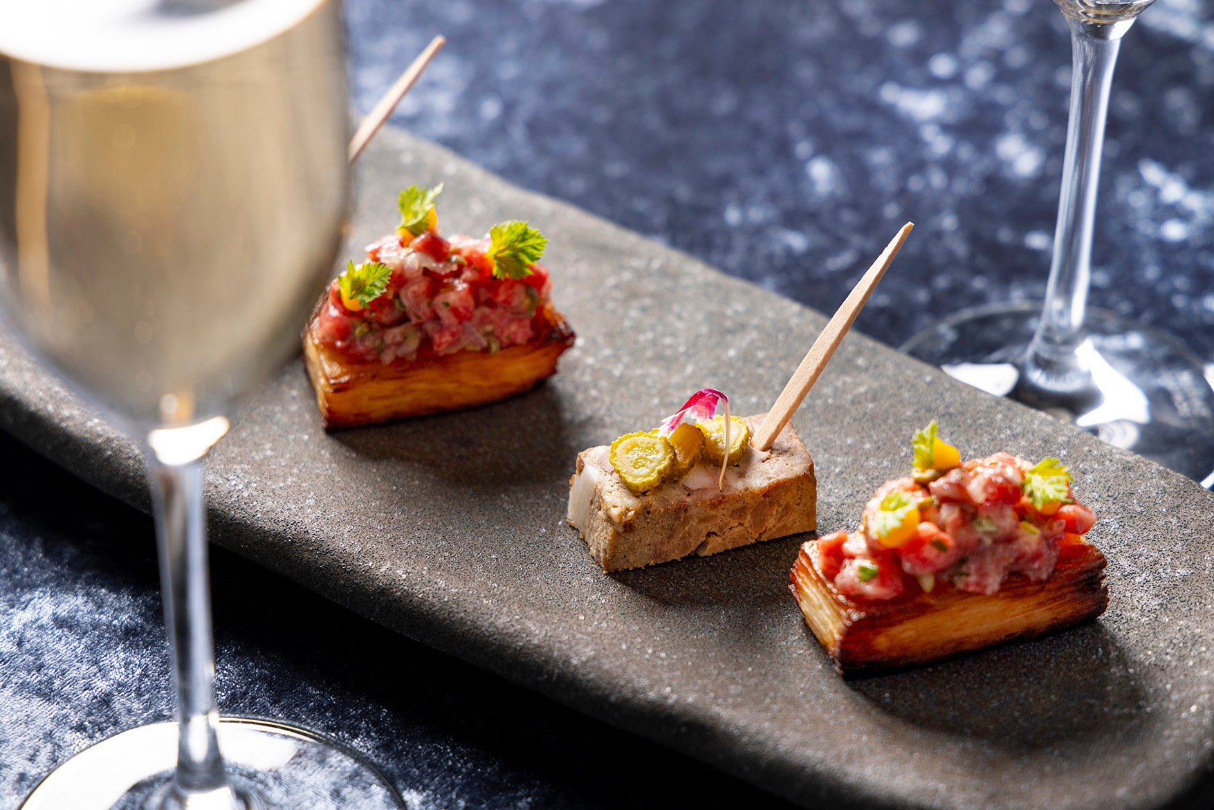 鹿肉のパテドカンパーニュ、和牛タルタルとミルフィーユポテト