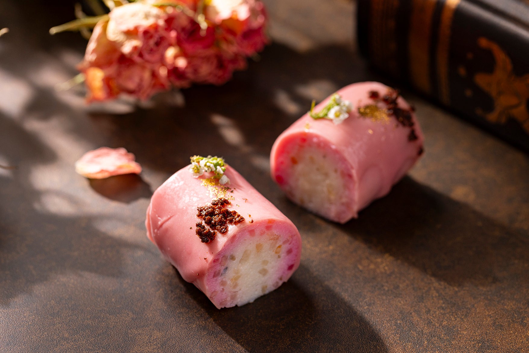 帆立のムース ビーツとトリュフ香るショーフロワ