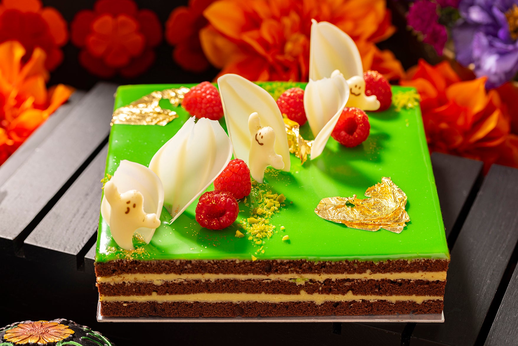 チョコレートスポンジとピスタチオのガナッシュサンド