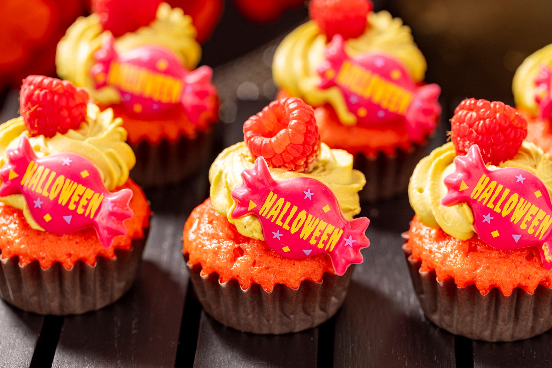 ラズベリー、ビーツとピスタチオのカップケーキ