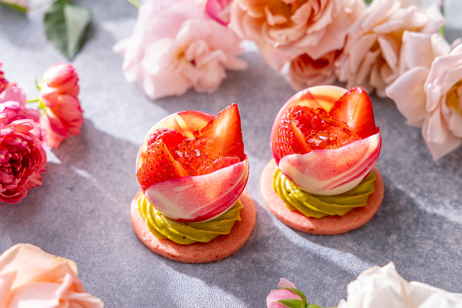 チョコレートカップとピスタチオガナッシュ
