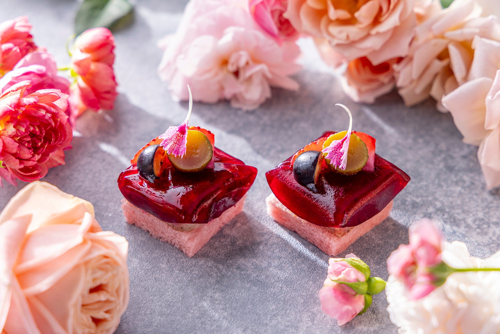 パテドカンパーニュ　ハイビスカスとローズティーのベール　野ばらのピューレ