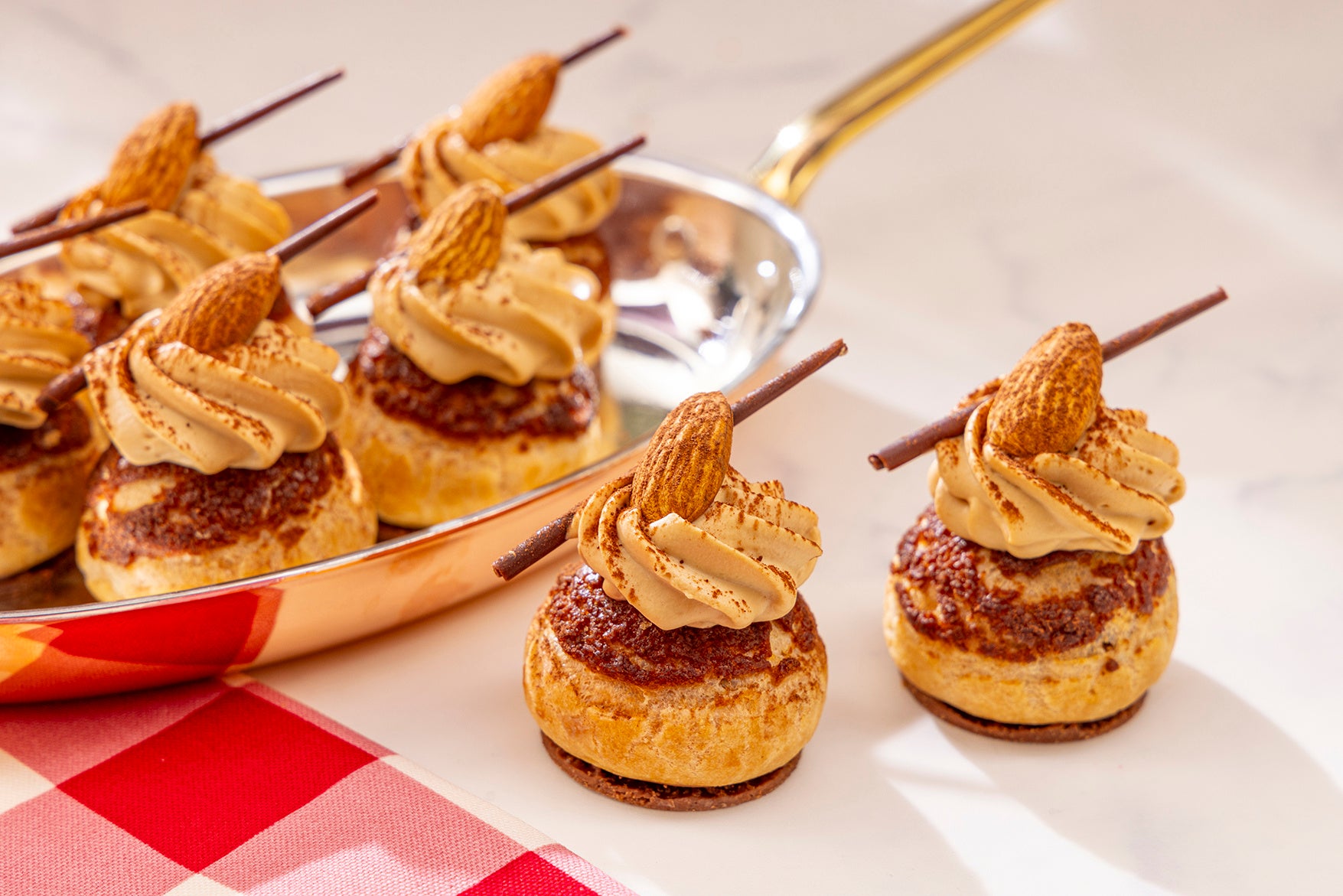 チョコレートシュークリーム