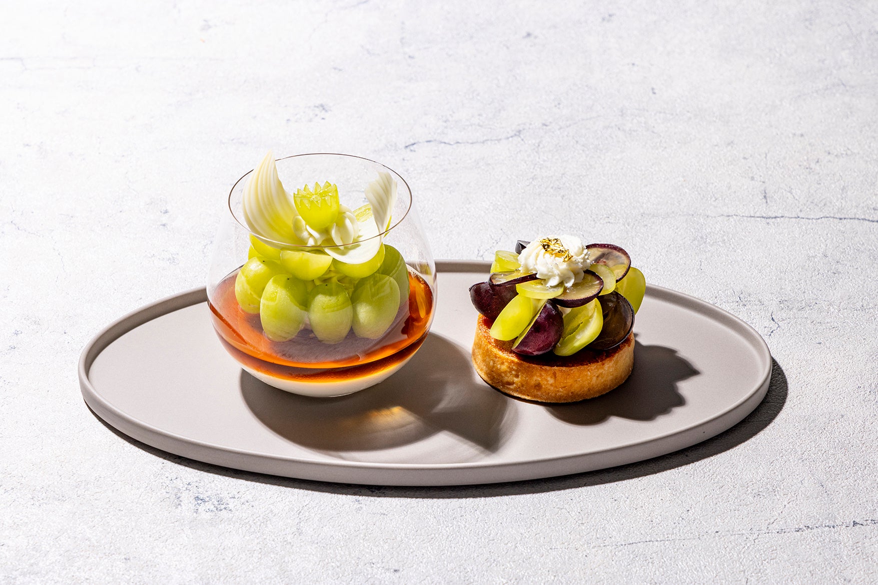 夏季限定「マスカットパフェ&タルト・プレート」