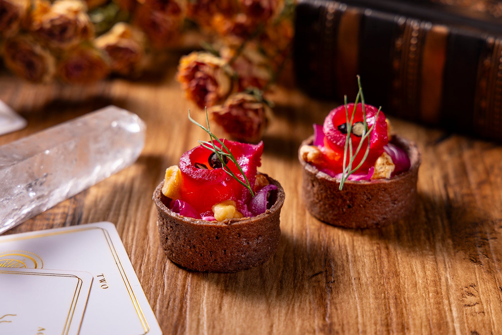 ビーツでマリネしたサーモンタルト