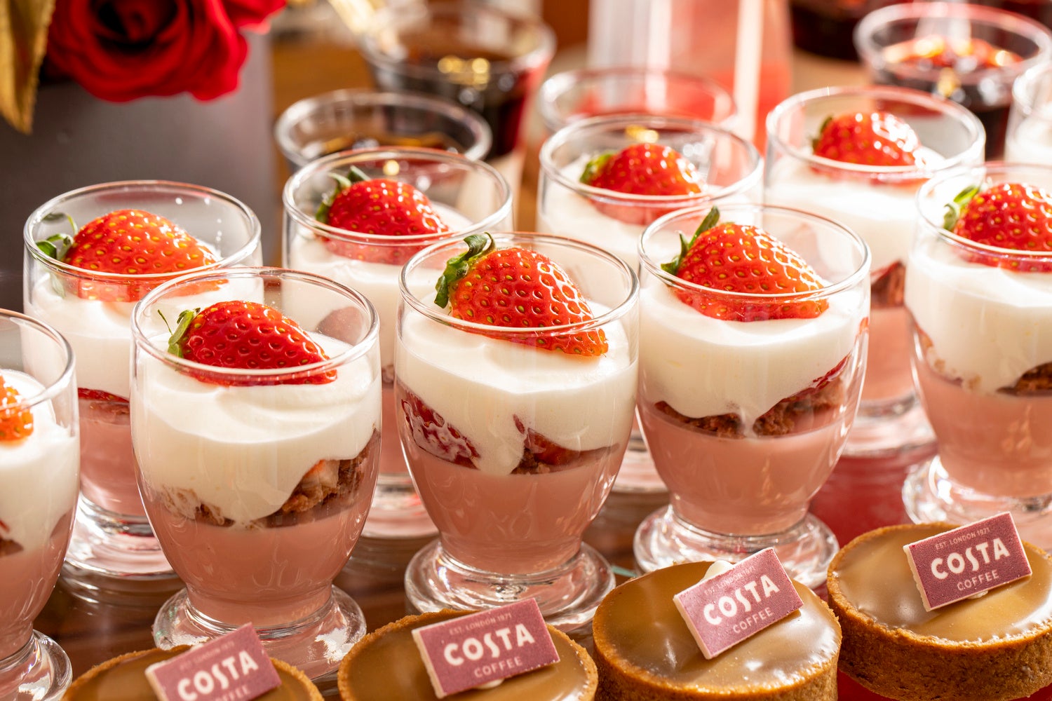 ストロベリーパフェ