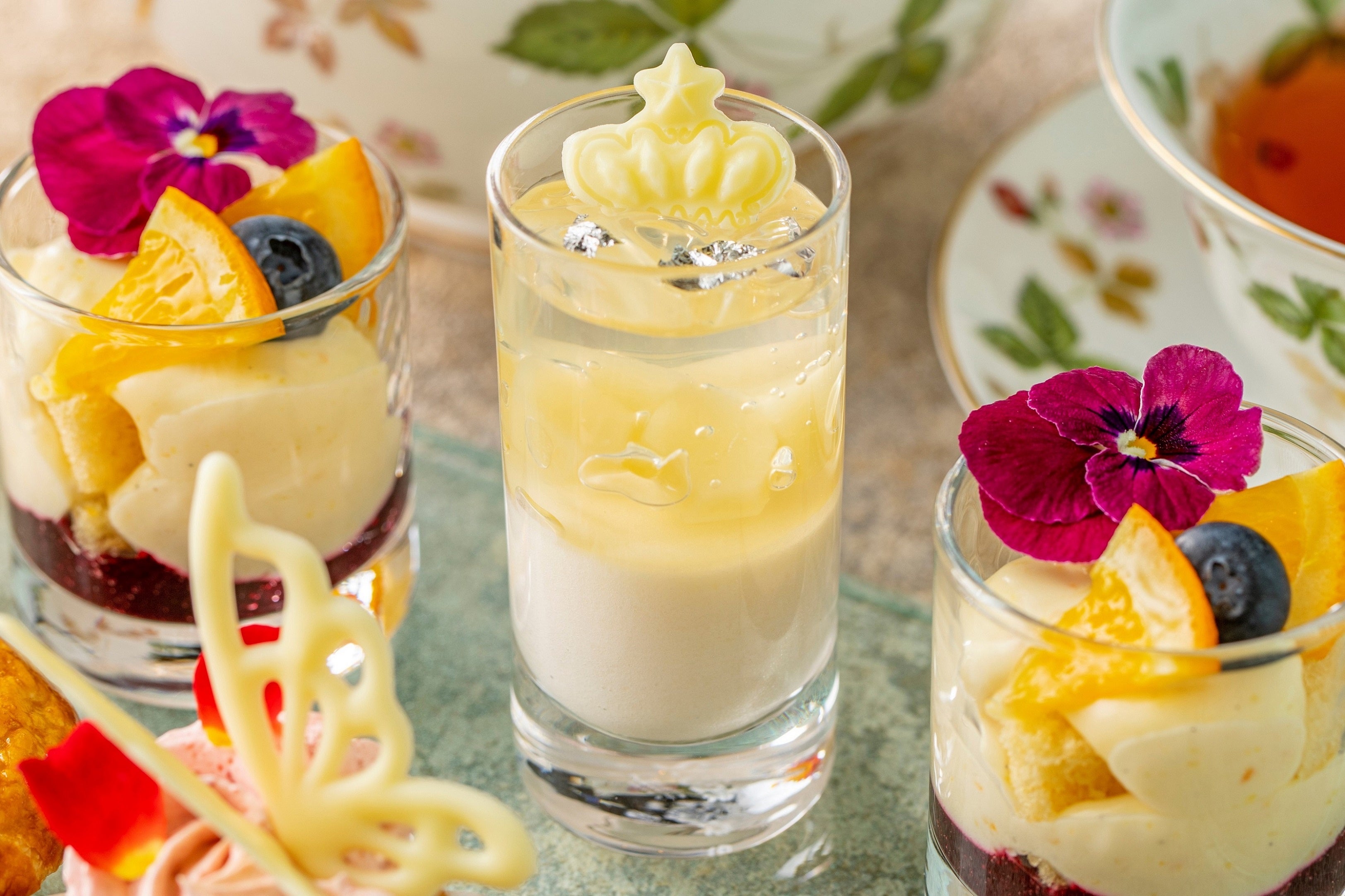 エルダーフラワーコーディアルのジュレ　白桃のムース