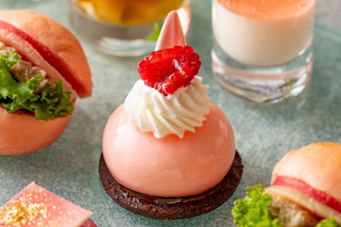 白桃のムース　 ラズベリーのジュレ