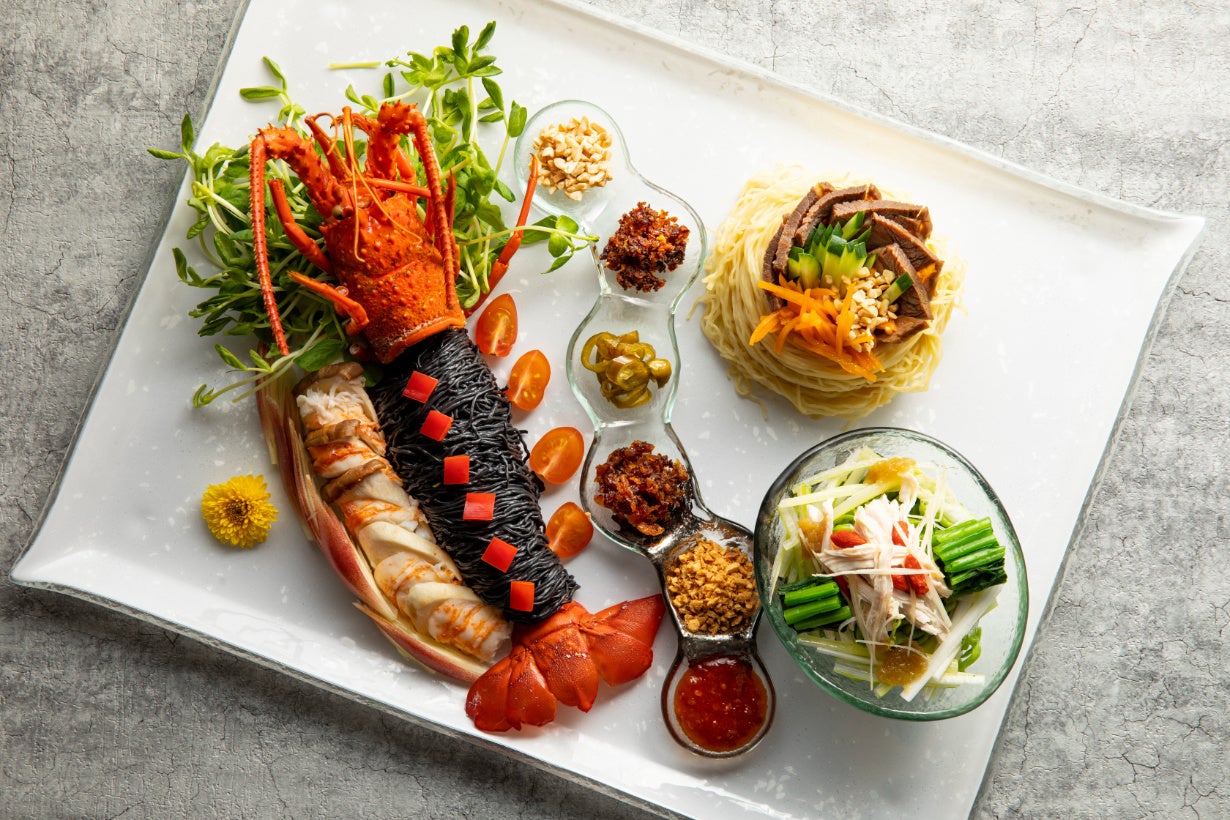 冷麺3種盛り合わせ　6種類の薬味付き