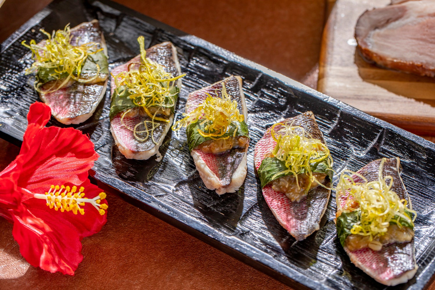 えごまの葉で包んだグルクンの泡盛蒸し　肉味噌と一緒に