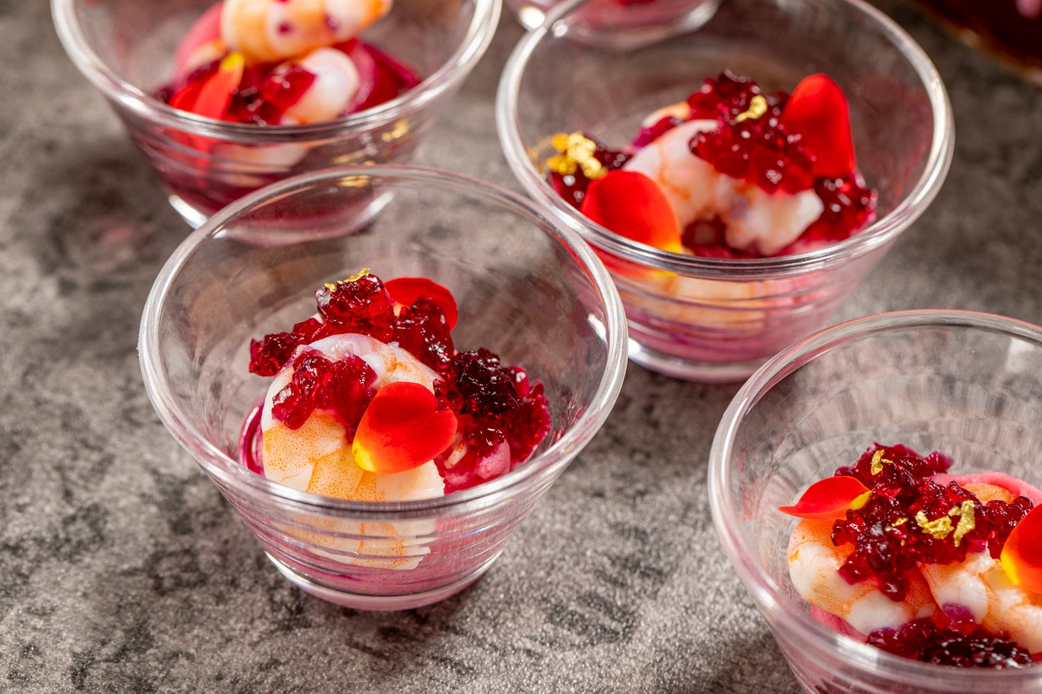 シュリンプカクテル　紫野菜のアンサンブル　ロブスターコンソメ