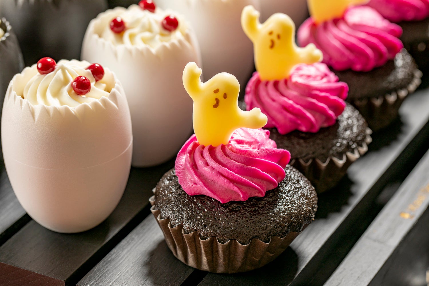 ブラックカップケーキとバナナ