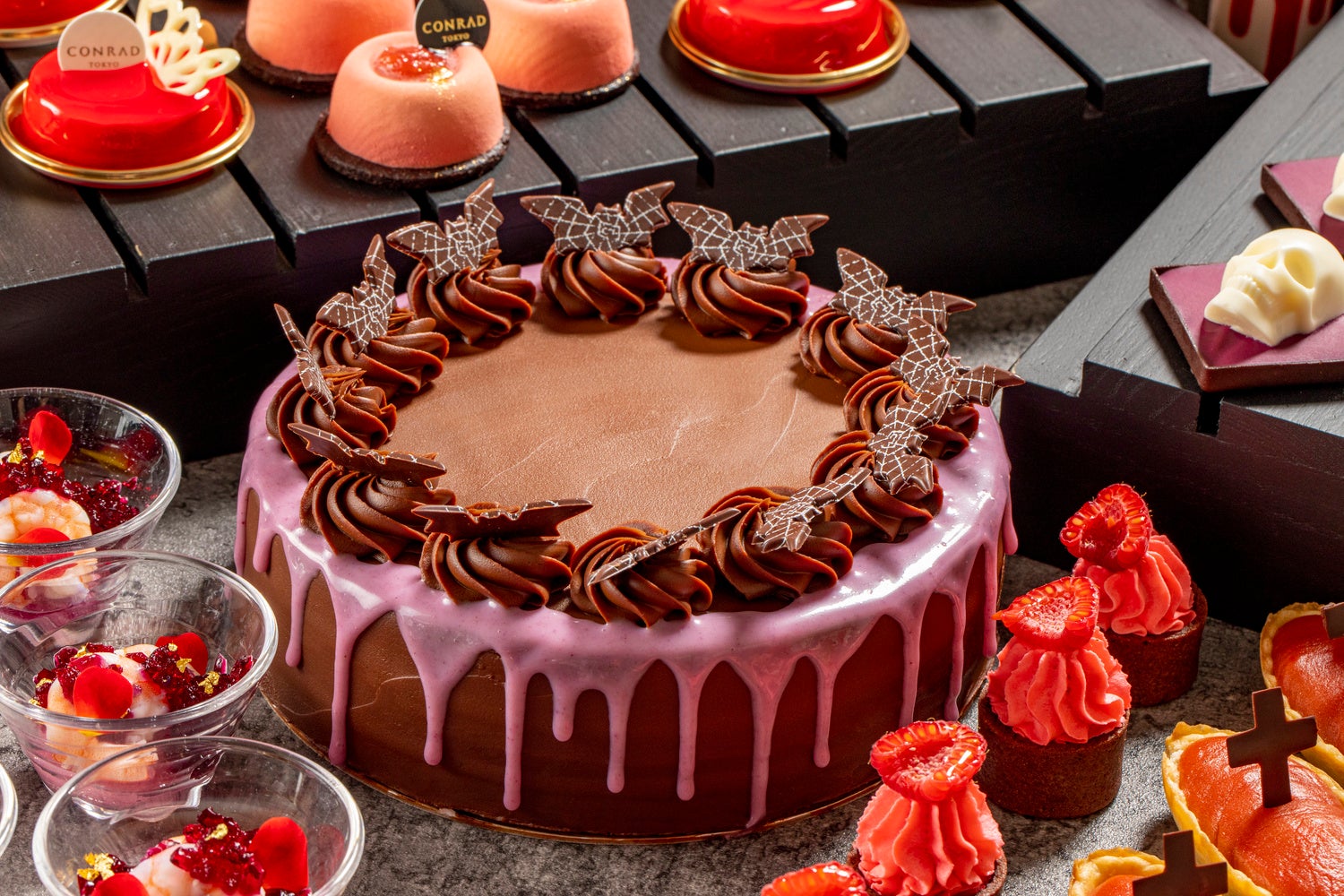 チョコレートガナッシュサンド　紫芋のグレーズ