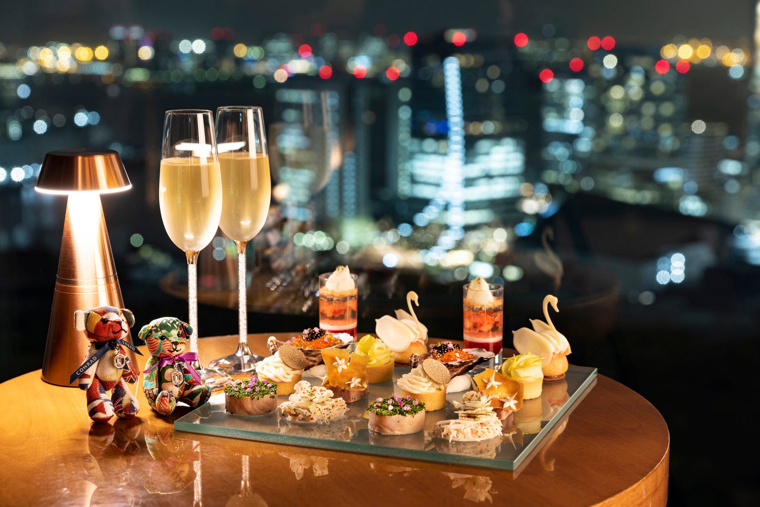 コンラッド東京、名高いクリスタルブランド Swarovskiとの期間
