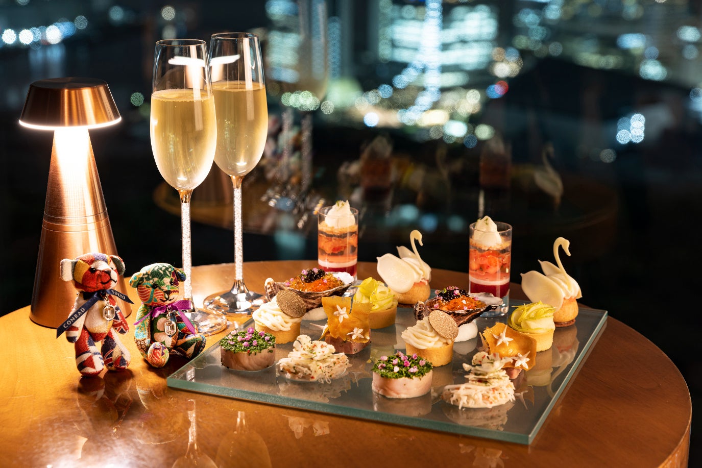 バー＆ラウンジ「トゥエンティエイト」　コンラッド・アペロ with Swarovski