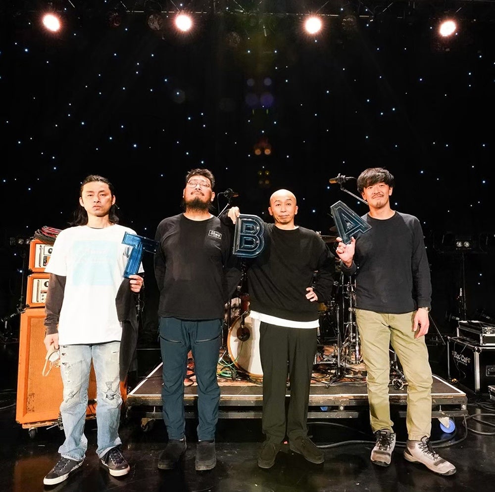 bazoo」×「KARASTA」オーディション優勝者・夏夜がthe band apart提供