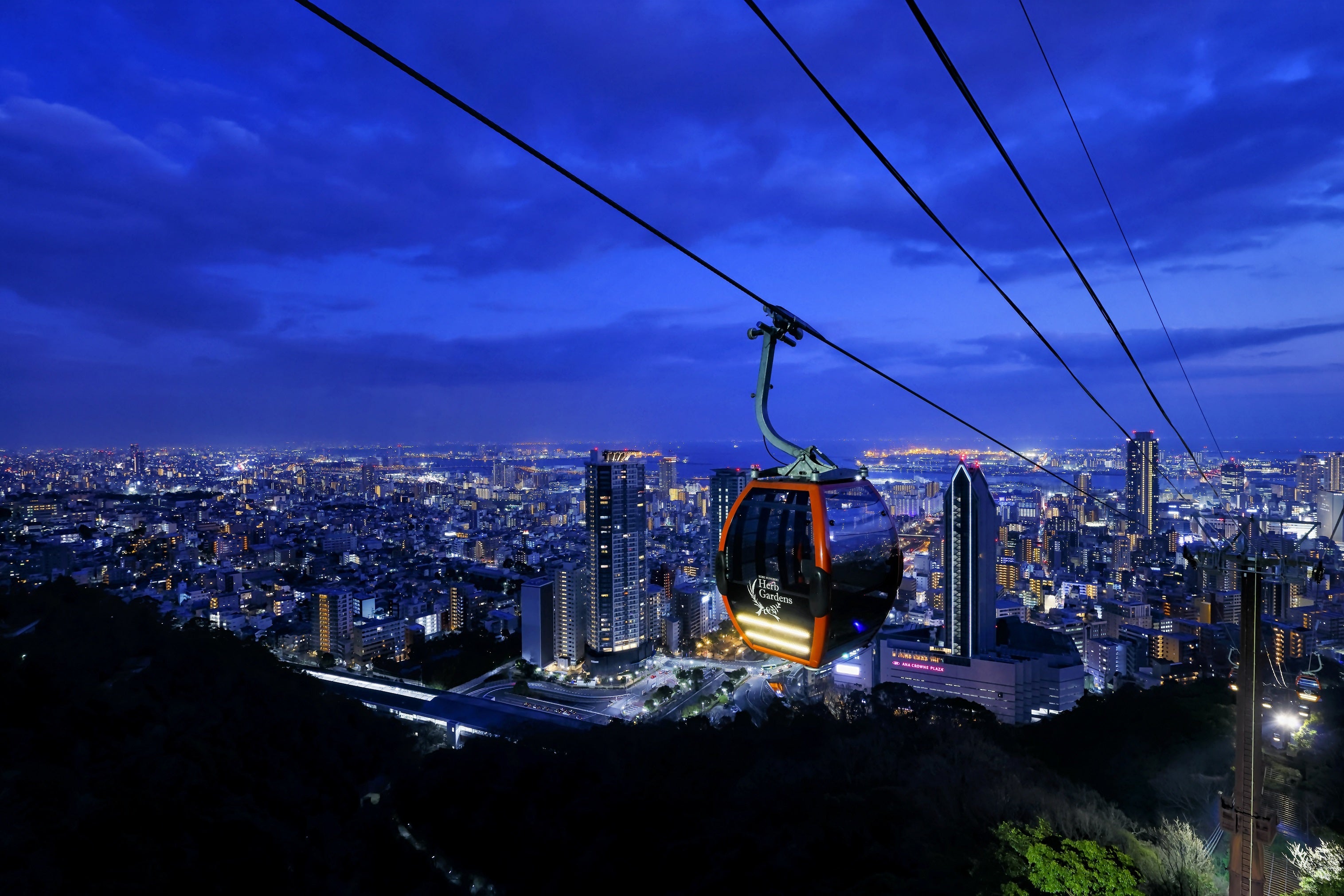 ロープウェイからの「動く夜景」