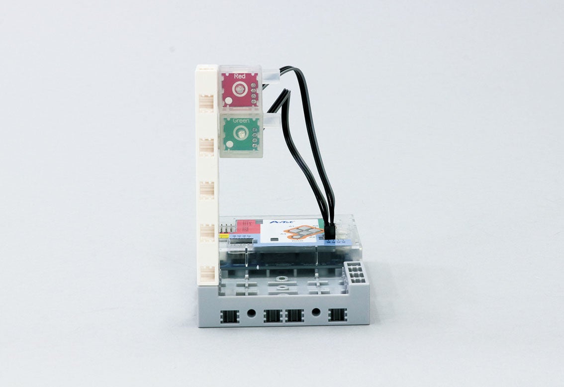 「アーテックロボ1.0」による信号機（小学校「総合的な学習の時間」）