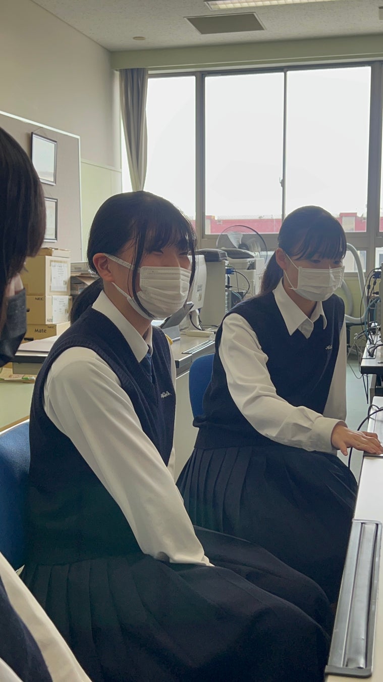 抱負を語る愛知商業高等学校の生徒さん