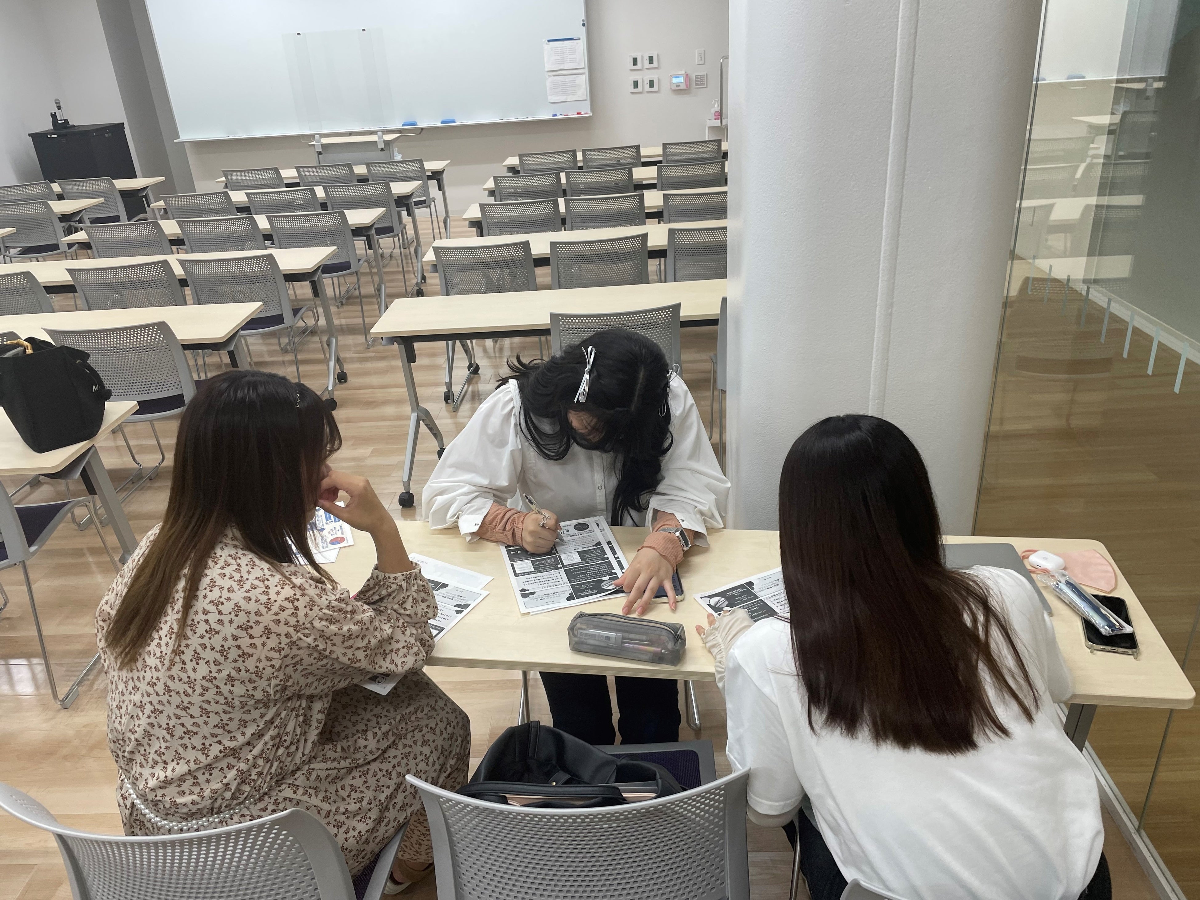 目白大学 長崎秀俊ゼミ　　　　チーム名：シオン