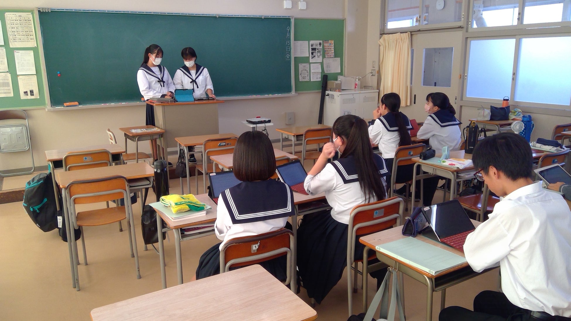 ※プレゼン選考会を想定したアイデア発表の授業風景(写真提供:一宮商業高等学校)