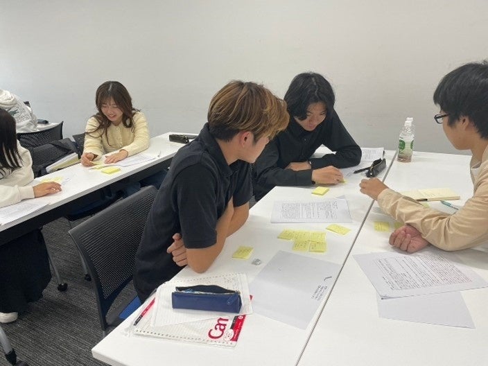 先輩たちの企画書をもとにネクストアクションを考えるワークショップ