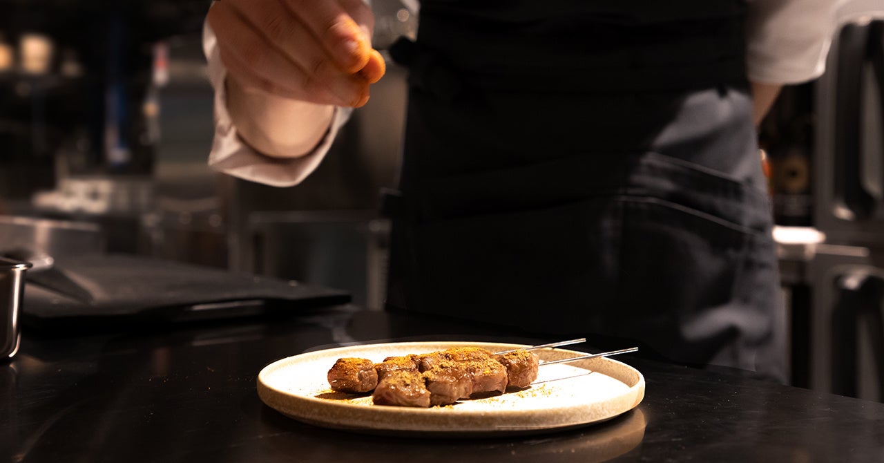 串焼きスタイルで羊肉をご提供いたします。